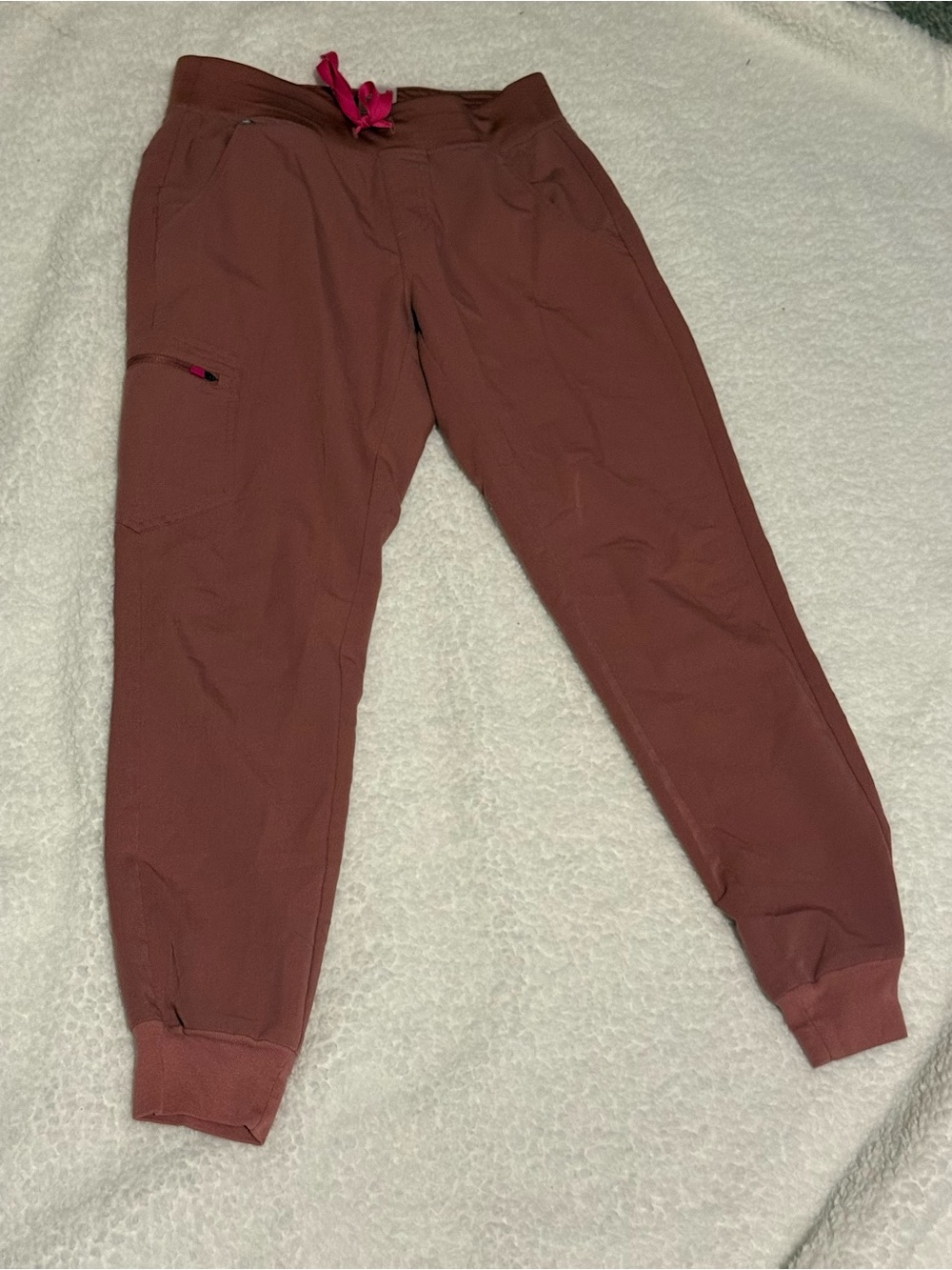 Figs Woman’s Jogger Scrub Pants in Dusty Rose - size Small